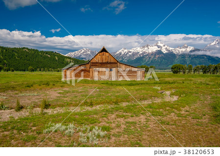 Old barn in Grand Teton Mountains 38120653