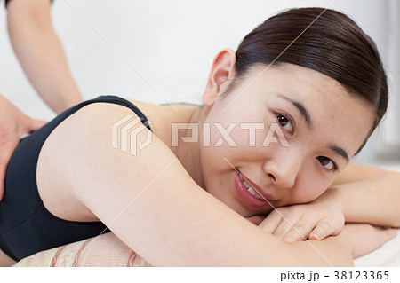 女性 マッサージ 女性 マッサージ 38123365