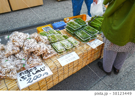 温泉街の朝市 温泉街の朝市 38123449