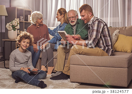 Glad relatives locating in room together 38124577