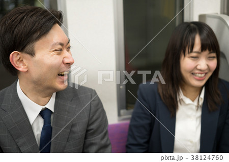 電車 男女 通勤 撮影協力「京王電鉄株式会社」 電車 男女 通勤 撮影協力「京王電鉄株式会社」 38124760