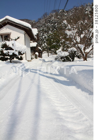 平成30年2月 豪雪の島根県松江市美保関町の道路 38125800