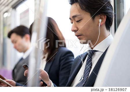 電車 通勤 音楽 スマホ 撮影協力「京王電鉄株式会社」 電車 通勤 音楽 スマホ 撮影協力「京王電鉄株式会社」 38126907