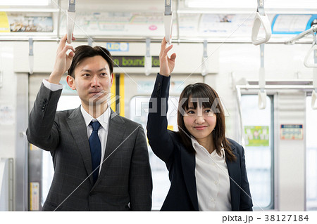 電車 男女 通勤 撮影協力「京王電鉄株式会社」 電車 男女 通勤 撮影協力「京王電鉄株式会社」 38127184