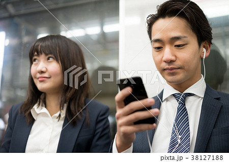 電車 通勤 音楽 スマホ 撮影協力「京王電鉄株式会社」 電車 通勤 音楽 スマホ 撮影協力「京王電鉄株式会社」 38127188