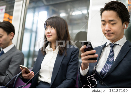 電車 通勤 音楽 スマホ 撮影協力「京王電鉄株式会社」 電車 通勤 音楽 スマホ 撮影協力「京王電鉄株式会社」 38127190