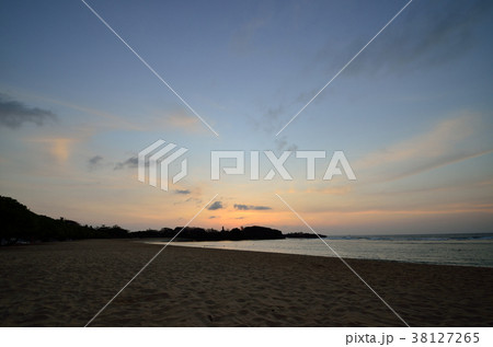 朝のNusa Dua Beach 38127265
