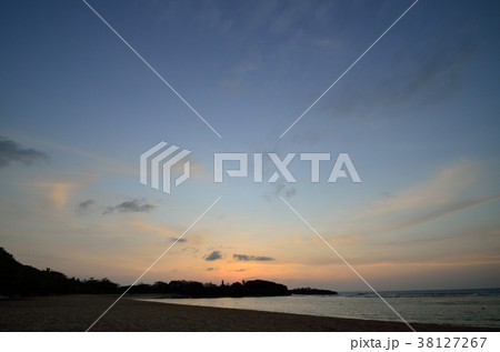 朝のNusa Dua Beach 38127267