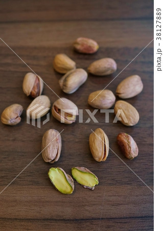 ピスタチオ（Pistacia vera, Pistachio） 38127889