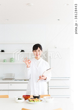 管理栄養士 38128443