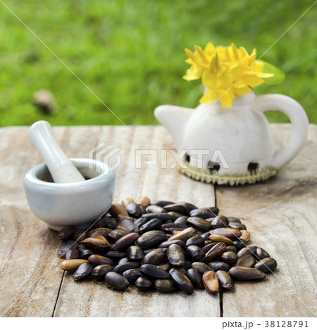 Kidney beans isolated on wood background 38128791
