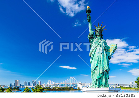 東京 お台場海浜公園の自由の女神像の写真素材