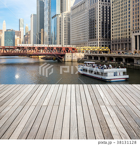 Chicago downtown and River 38131128