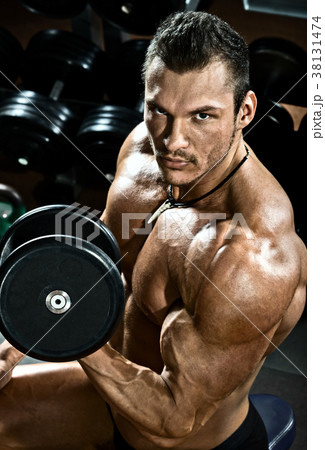 bodybuilder 38131474