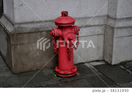 赤いレトロな消火栓（消防栓） 上海 新天地にての写真素材 [38131930 