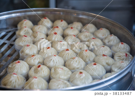 Steamed ban in aluminum basket 38133487