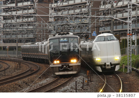 JR京都線を走る電車 38135807