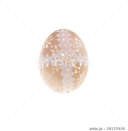 Easter hen's egg with carving. 38135926