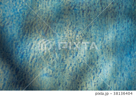 塗装が剥げた古い金属の壁 38136404