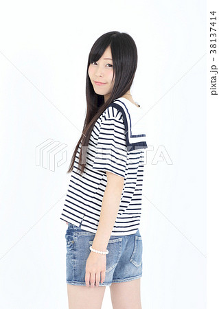 若い女性 ファッション ポートレート 若い女性 ファッション ポートレート 38137414