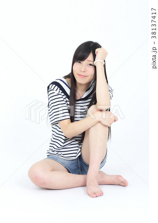 若い女性 ファッション ポートレート 若い女性 ファッション ポートレート 38137417