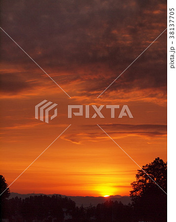 朝焼け 38137705