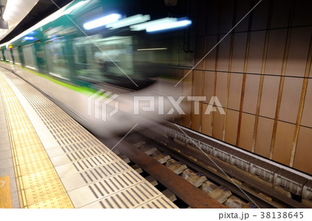 地下ホーム 38138645