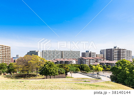 マンションが建ち並ぶ住宅街 マンションが建ち並ぶ住宅街 38140144