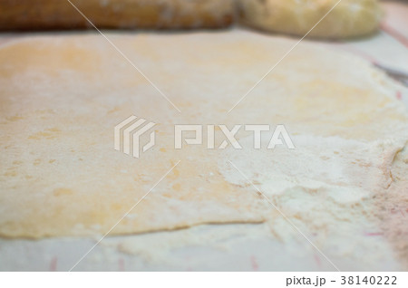 Rolled out wheat dough  38140222