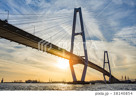 夕方の名港中央大橋（名港トリトン） 38140854