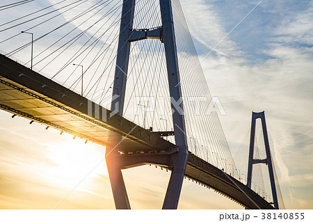 夕方の名港中央大橋（名港トリトン） 38140855
