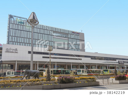 新しい吉祥寺駅の風景（東京都武蔵野市） 38142219