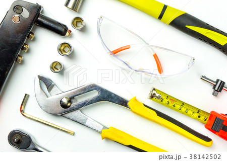 Set of construction tools on white background Set of construction tools on white background 38142502