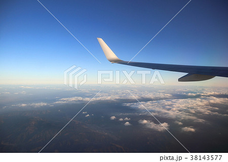 飛行機からの風景 松山 羽田 便 四国上空の写真素材