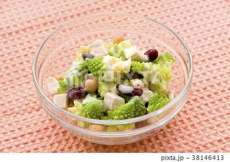 ロマネスコとミックスビーンズのサラダ 38146413