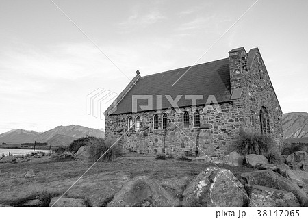 【モノクローム】テカポ湖の善き羊飼いの教会 38147065