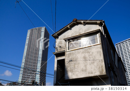 東京再開発 南池袋 混在する高層マンションと古いアパート 2018年1 b-1 東京再開発 南池袋 混在する高層マンションと古いアパート 2018年1 b-1 38150314