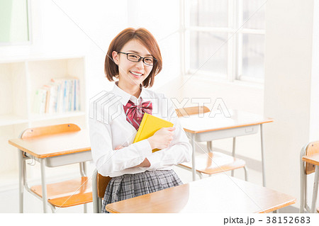 本を読む学生 本を読む学生 38152683