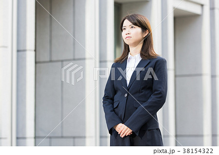 リクルートスーツ姿の女性 リクルートスーツ姿の女性 38154322