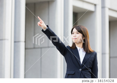 リクルートスーツ姿の女性 リクルートスーツ姿の女性 38154328