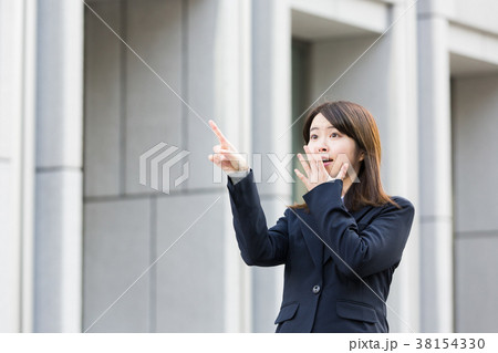 リクルートスーツ姿の女性 リクルートスーツ姿の女性 38154330