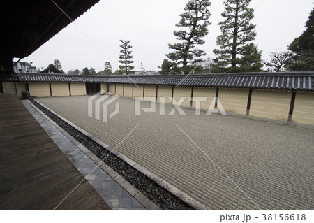 京都　妙心寺　東海庵　方丈南庭　白露地の庭 38156618