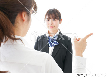 先生に怒られる生徒 先生に怒られる生徒 38158705