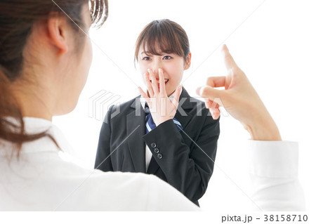 先生に怒られる生徒 先生に怒られる生徒 38158710
