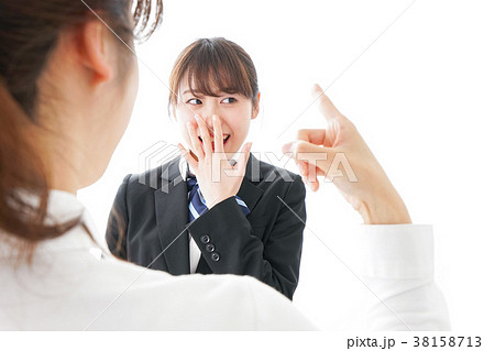 先生に怒られる生徒 先生に怒られる生徒 38158713