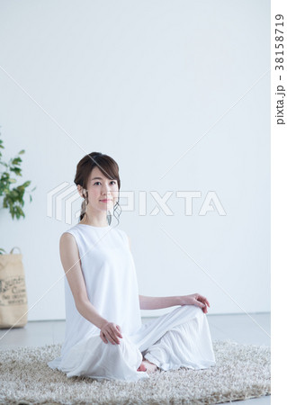 若い女性 若い女性 38158719