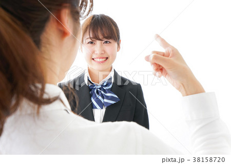 先生に怒られる生徒 先生に怒られる生徒 38158720