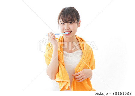 ハミガキをする女性 ハミガキをする女性 38161638