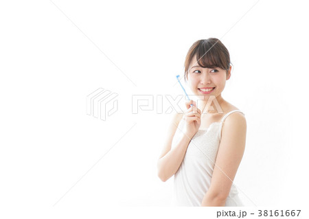ハミガキをする女性 38161667