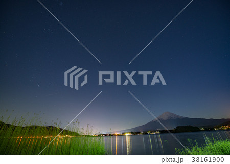 富士山の夜景・河口湖　大石公園（山梨県） 38161900